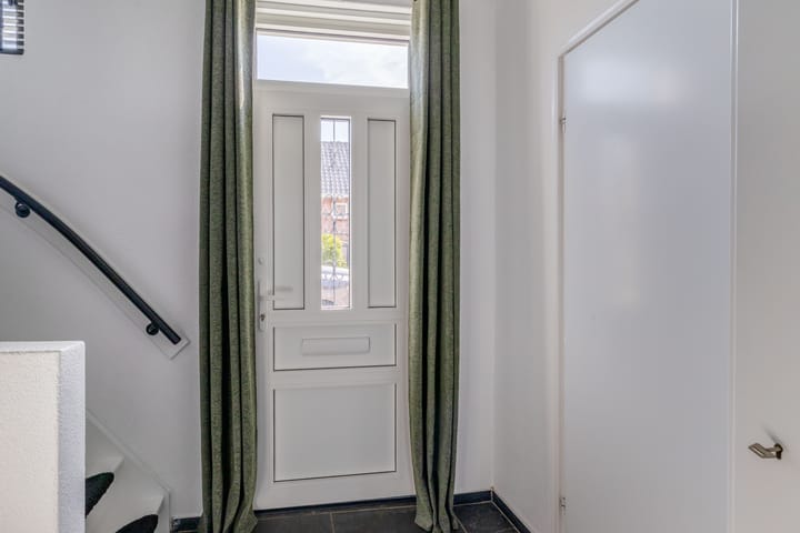 Twee-onder-één-kap te koop: Frisostraat 21, Zevenbergschen Hoek (Gem. Moerdijk)