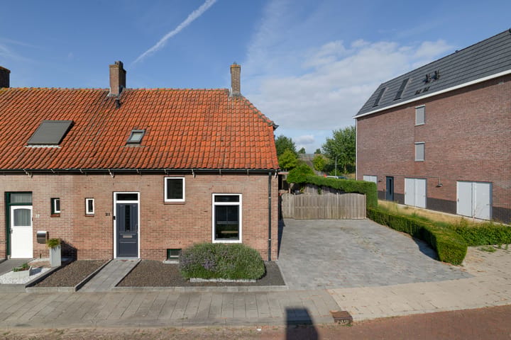 Twee-onder-één-kap te koop: Frisostraat 21, Zevenbergschen Hoek (Gem. Moerdijk)