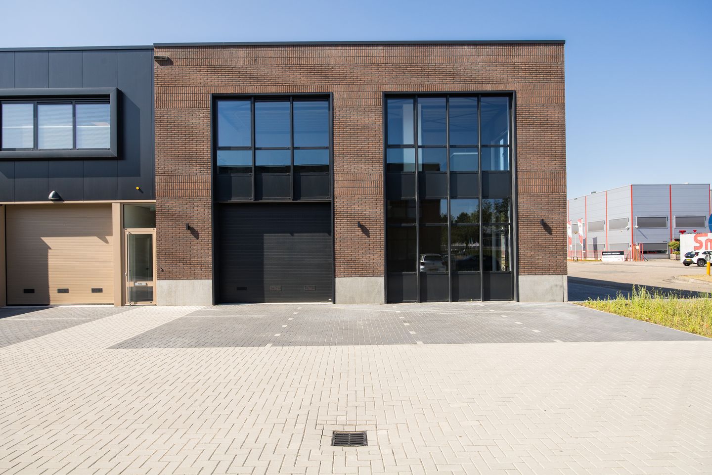 View photo 4 of Spaceshuttle 14-B