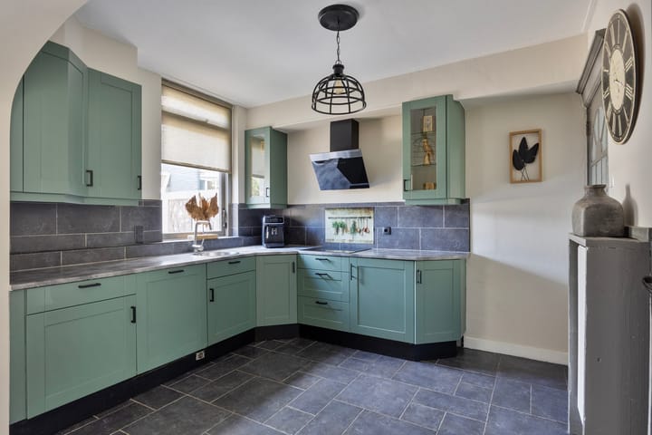 Hoekwoning te koop: Raadhuisstraat 15, Terheijden