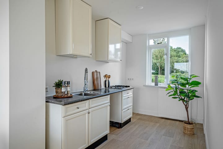 Tussenwoning te koop: Westkade 449, Huizen
