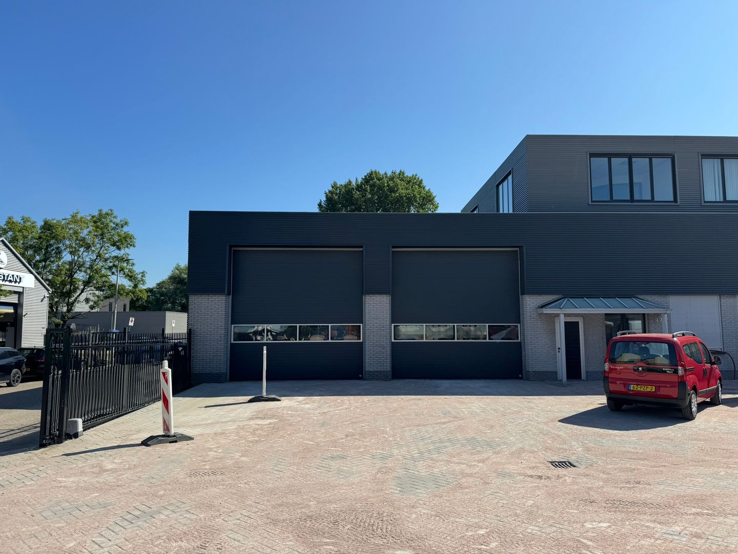 View photo 2 of Vlaardingweg 87