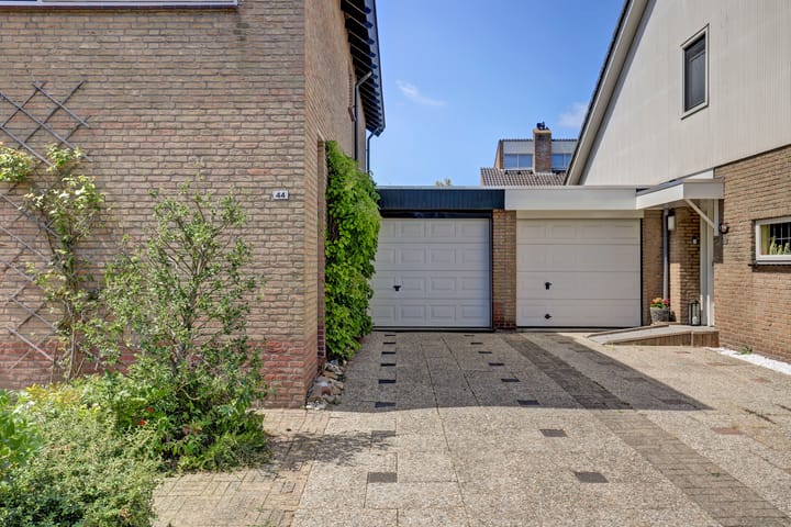 Twee-onder-één-kap te koop: Gouwestraat 44, Ridderkerk