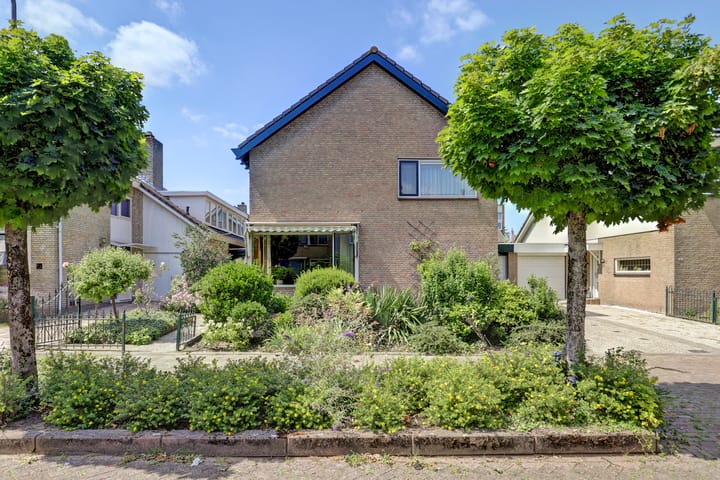 Twee-onder-één-kap te koop: Gouwestraat 44, Ridderkerk