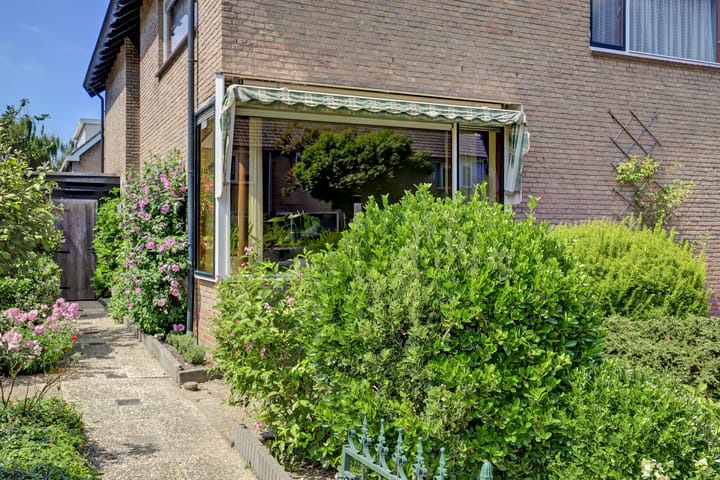 Twee-onder-één-kap te koop: Gouwestraat 44, Ridderkerk