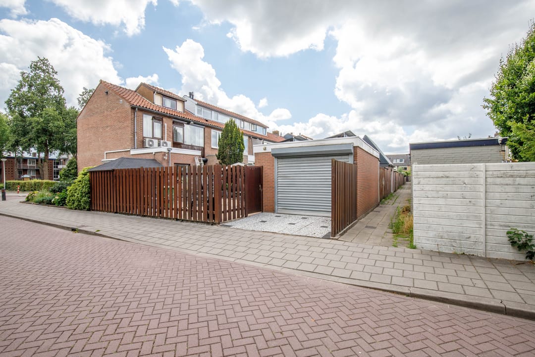Photo 41 of Leeghwaterstraat 15