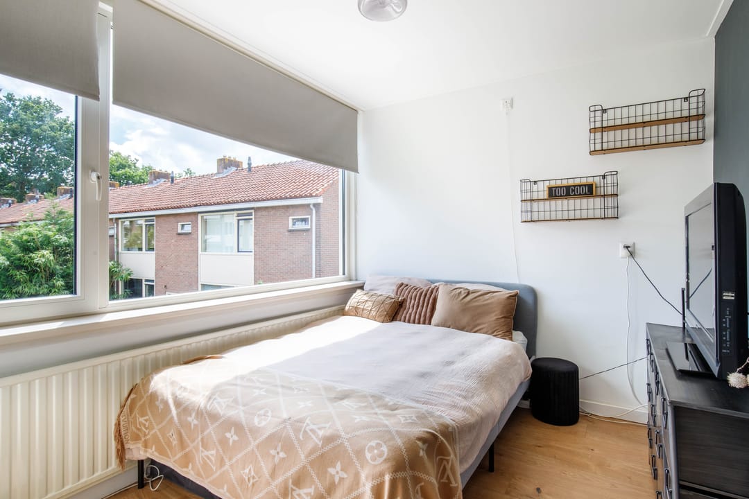 Photo 22 of Leeghwaterstraat 15