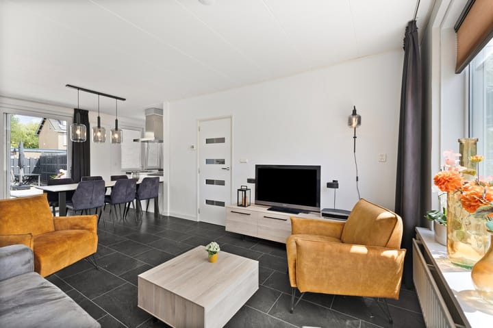 Tussenwoning te koop: Staringlaan 27, Heerhugowaard