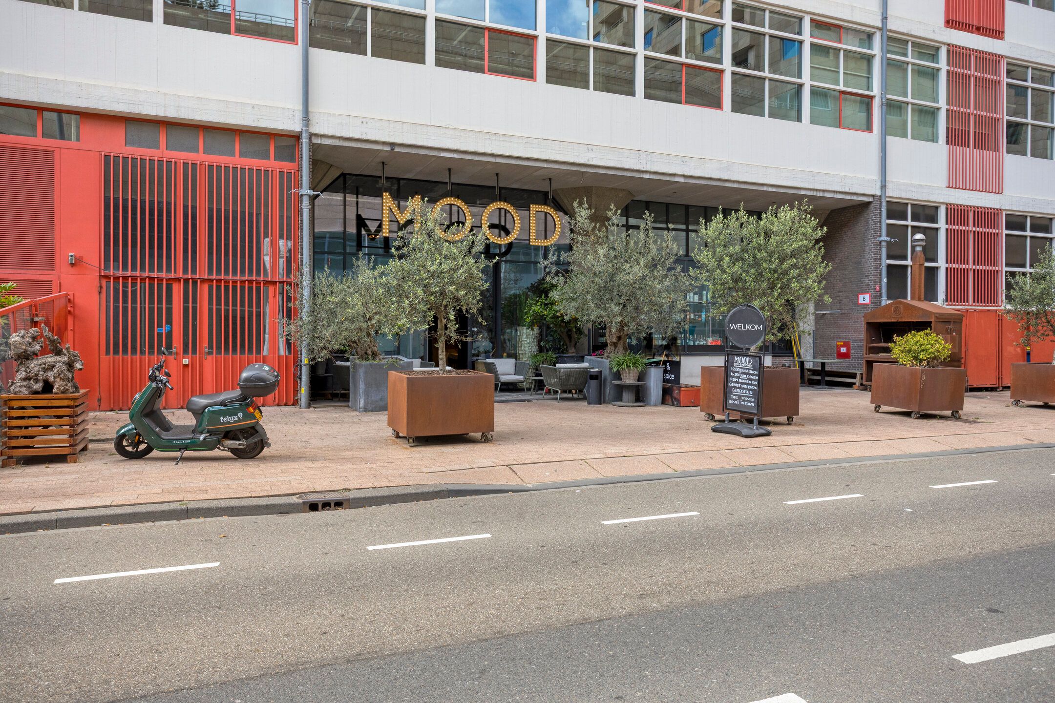 Photo 39 of Van der Hoevenplein 76