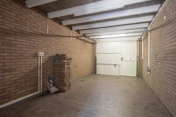 Tussenwoning te koop: Praaglaan 48, Maastricht