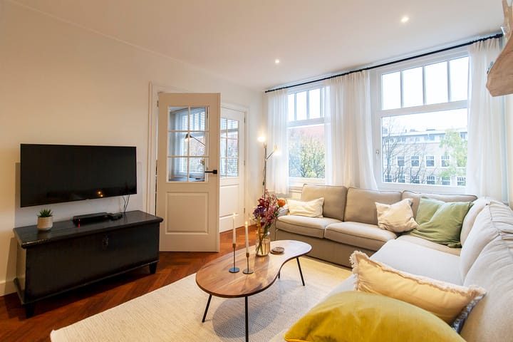 Appartement te huur: Van Tuyll van Serooskerkenweg 110-3, Amsterdam