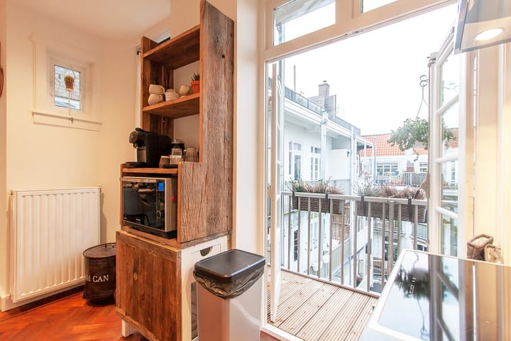 Appartement te huur: Van Tuyll van Serooskerkenweg 110-3, Amsterdam