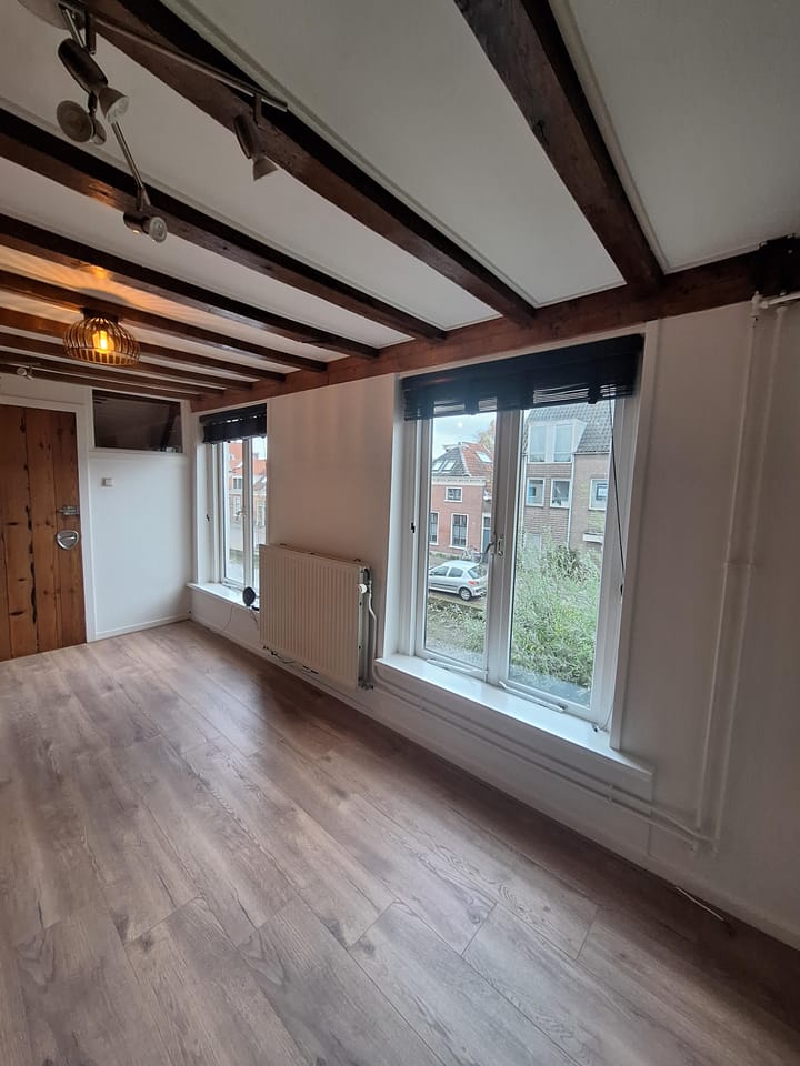 Twee-onder-één-kap te huur: Buitenwatersloot 220, Delft