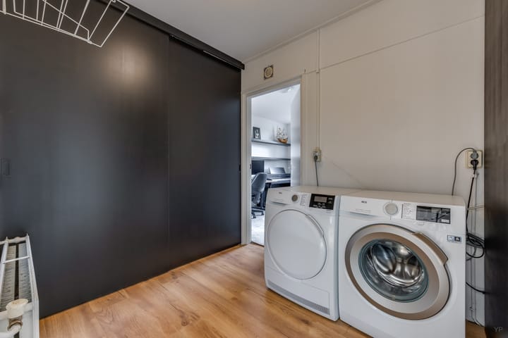 Twee-onder-één-kap te koop: Beukenlaan 8, Nieuw-Buinen