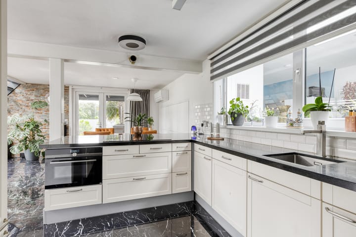 Hoekwoning te koop: Geestweg 62, Roelofarendsveen