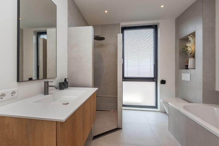 Tussenwoning te koop: Anemoonlaan 61, De Kwakel