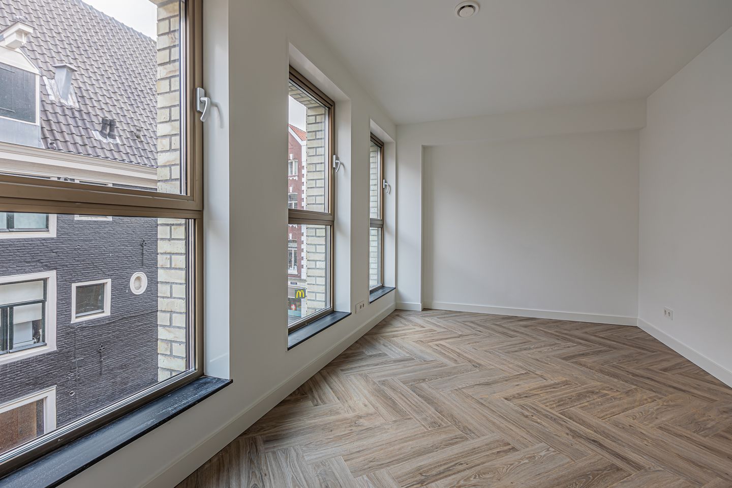 Photo 10 of Lange Leidsedwarsstraat 70-A