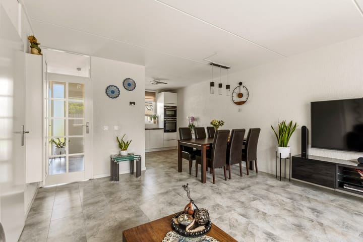 Tussenwoning te koop: Viermorgen 11, Beuningen (Ge)