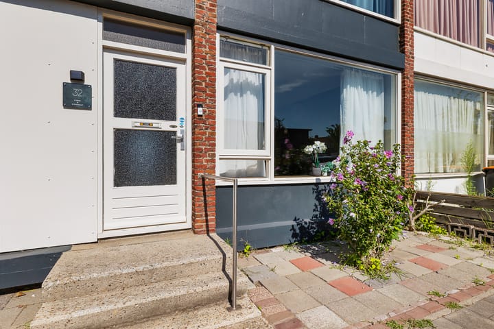 Tussenwoning te koop: Pieter Louwersestraat 32, Oost-Souburg