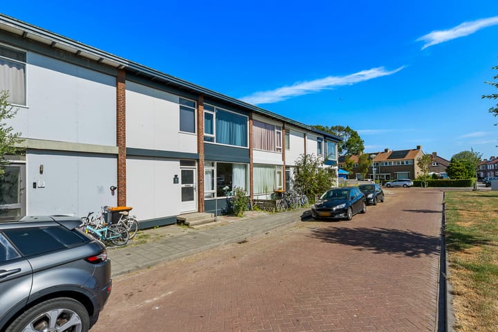 Tussenwoning te koop: Pieter Louwersestraat 32, Oost-Souburg