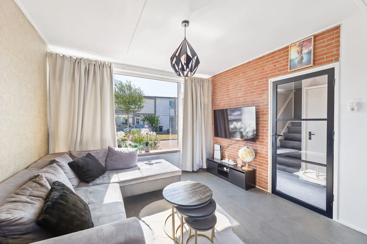 Tussenwoning te koop: Pieter Louwersestraat 32, Oost-Souburg