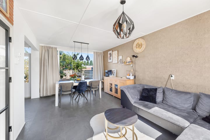 Tussenwoning te koop: Pieter Louwersestraat 32, Oost-Souburg