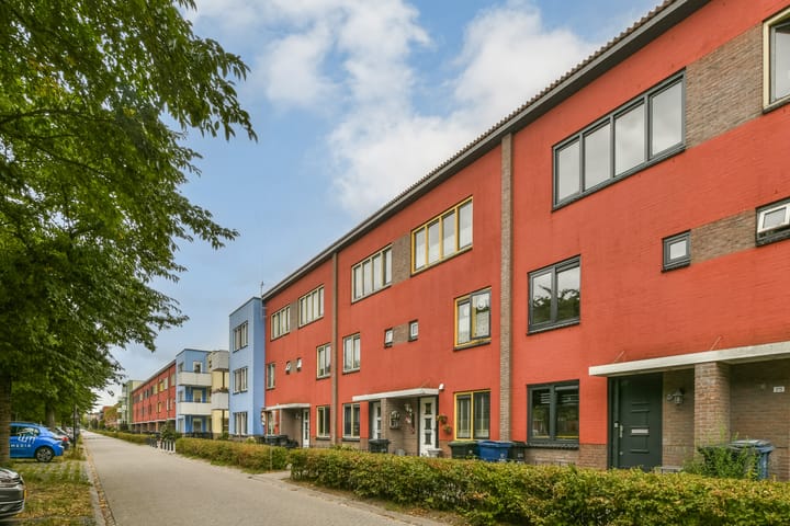 Tussenwoning te koop: Siennastraat 213, Almere