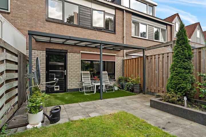Tussenwoning te koop: Eenhoornplaat 18, Emmeloord