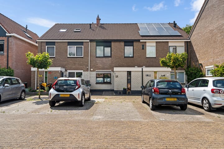 Tussenwoning te koop: Eenhoornplaat 18, Emmeloord