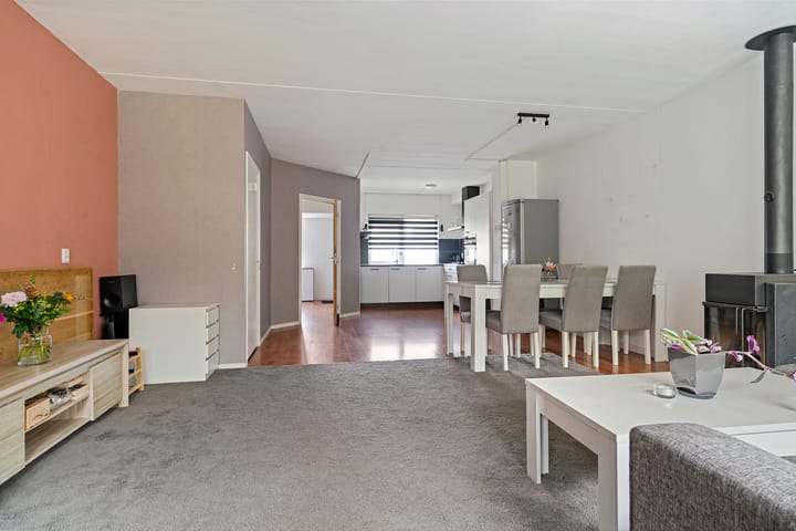 Tussenwoning te koop: Eenhoornplaat 18, Emmeloord