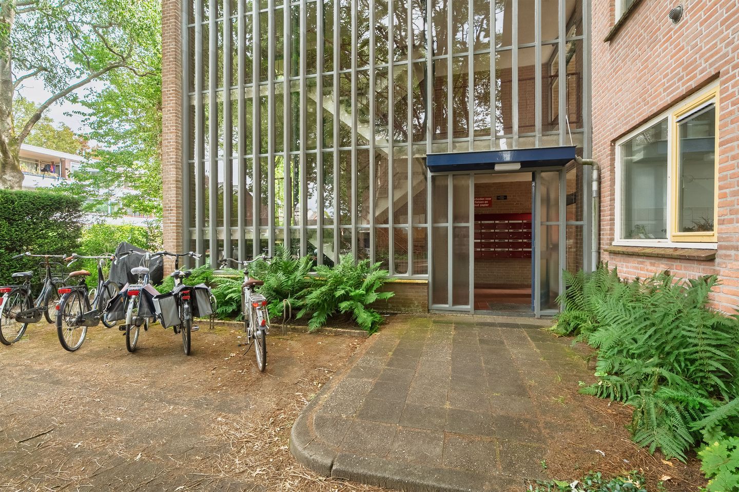 Photo 5 of Van der Waalsstraat 2-II