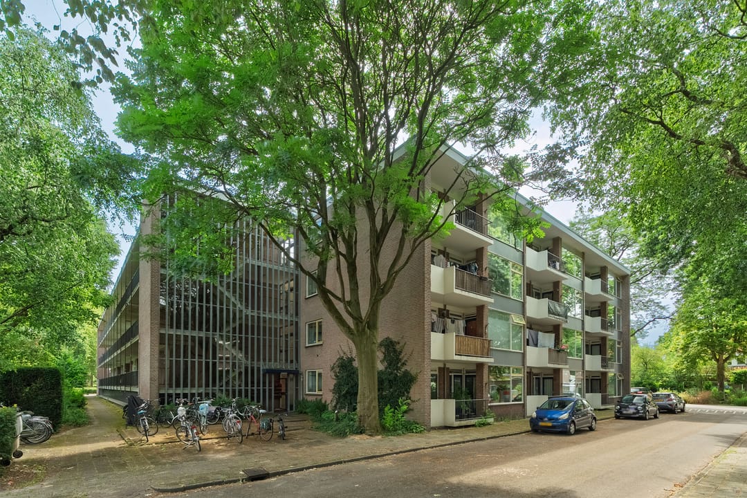 Photo 1 of Van der Waalsstraat 2-II