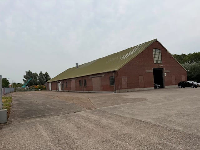 View photo 2 of Huizersdijk 11