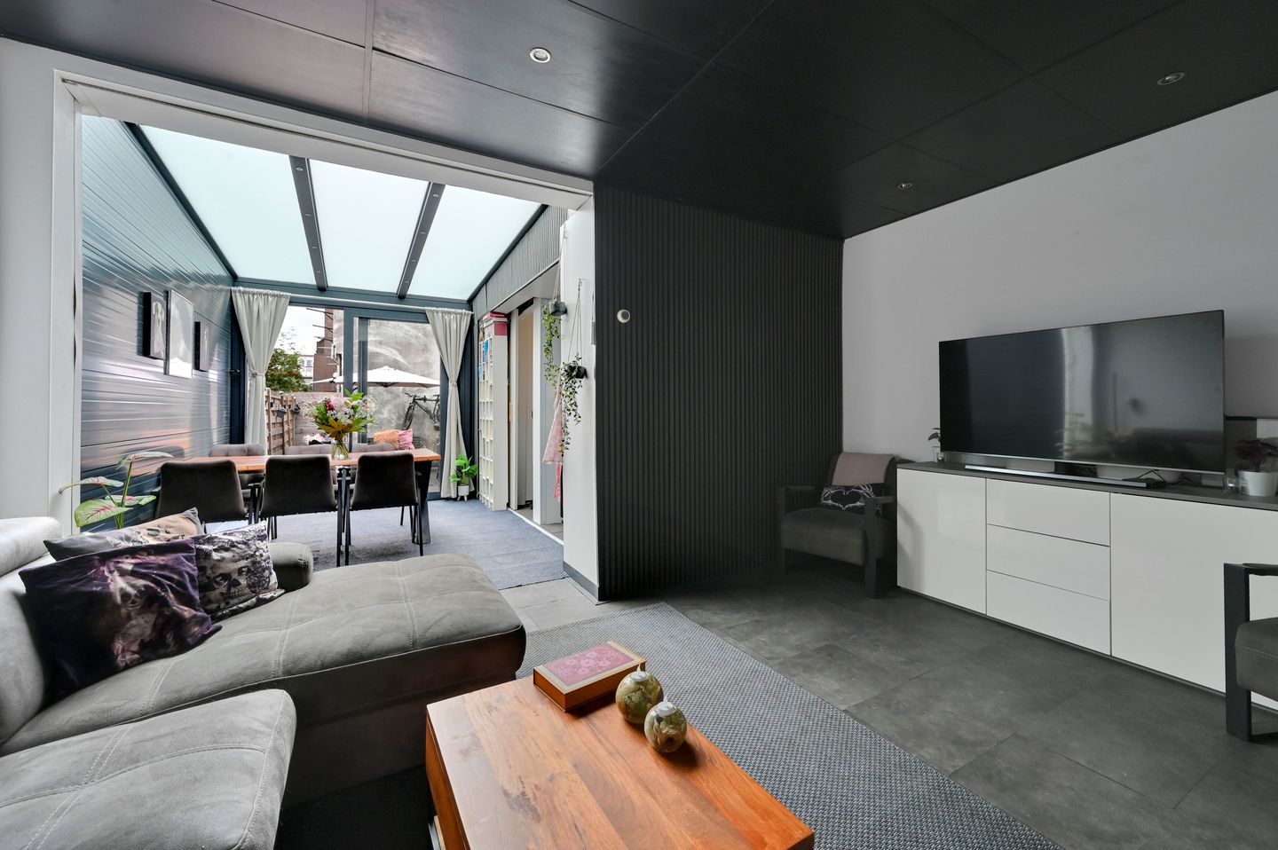 Photo 10 of J A Alberdingk Thijmstraat 4-B