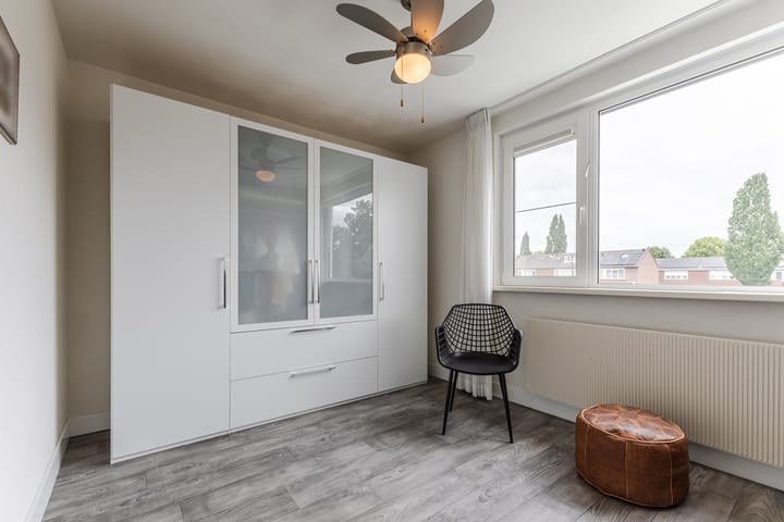 Tussenwoning te koop: Minister van Houtenstraat 10, Veghel