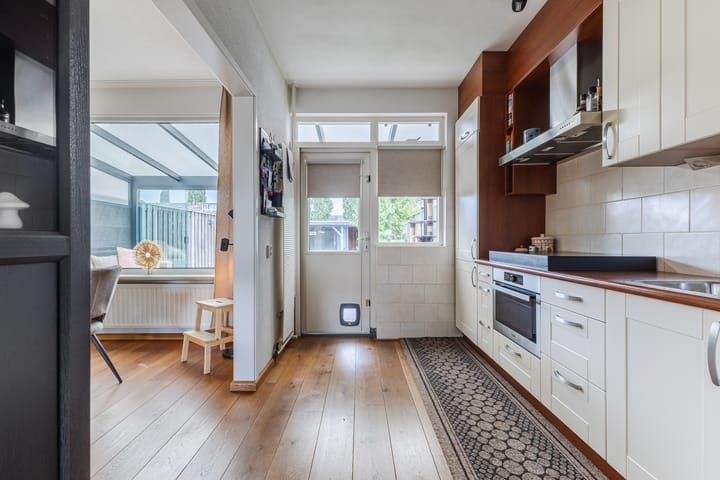 Tussenwoning te koop: Minister van Houtenstraat 10, Veghel