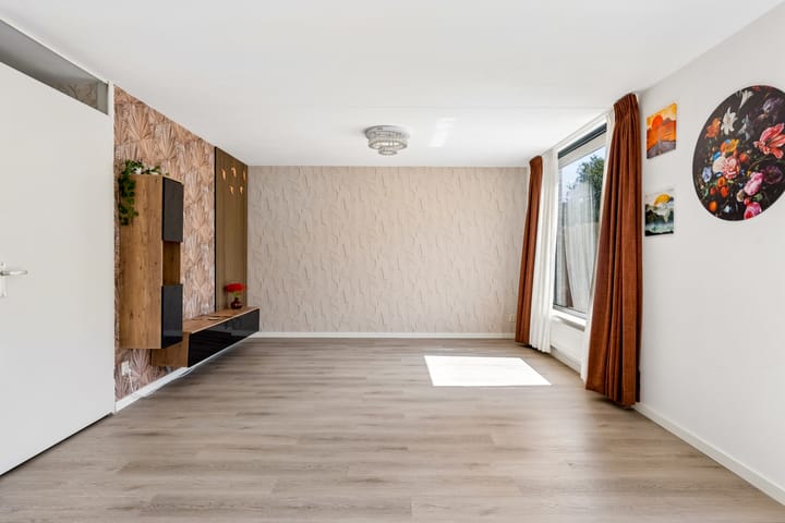 Tussenwoning te koop: Hagedisstraat 25, Almere