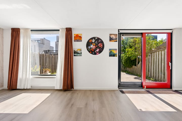Tussenwoning te koop: Hagedisstraat 25, Almere