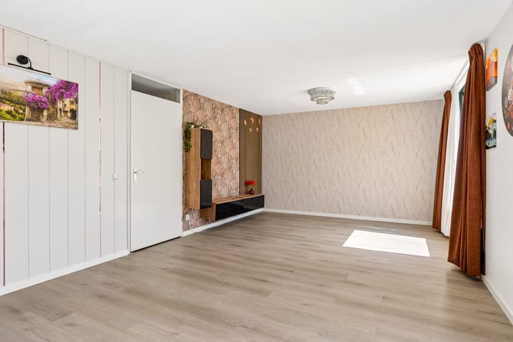 Tussenwoning te koop: Hagedisstraat 25, Almere