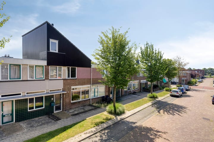 Tussenwoning te koop: Snecanusstraat 3, Sneek