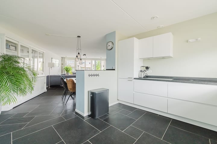 Tussenwoning te koop: Prinses van Lotharingenstraat 114, Bavel (Gem. Breda)