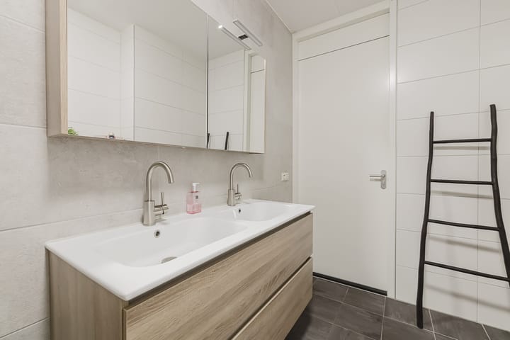 Tussenwoning te koop: Prinses van Lotharingenstraat 114, Bavel (Gem. Breda)