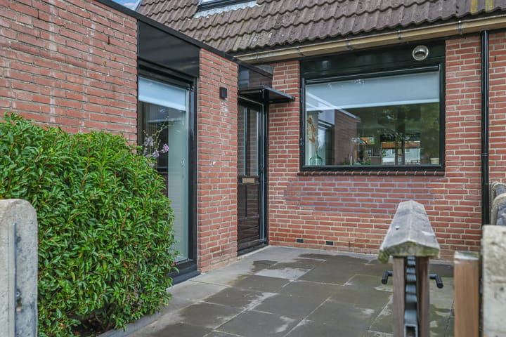 Tussenwoning te koop: Eindhovensingel 266, Arnhem