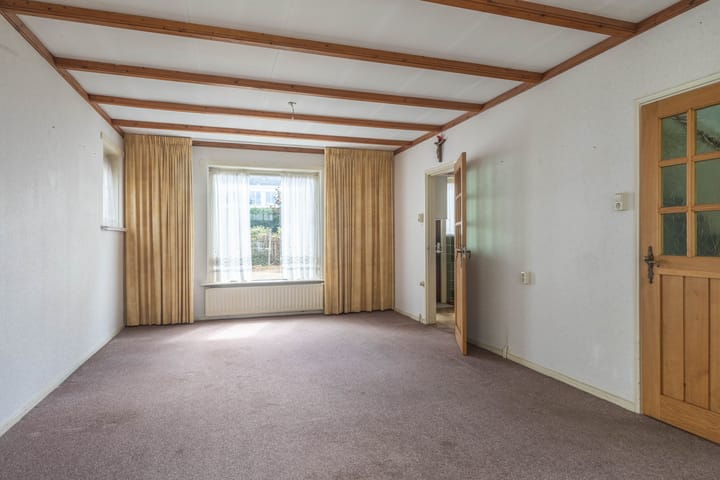 Twee-onder-één-kap te koop: Pastoor van Muijenweg 4, Heiloo