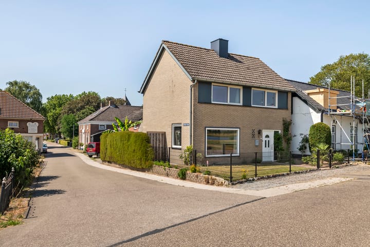 Twee-onder-één-kap te koop: Kerkdijk 12, Alphen (Ge)
