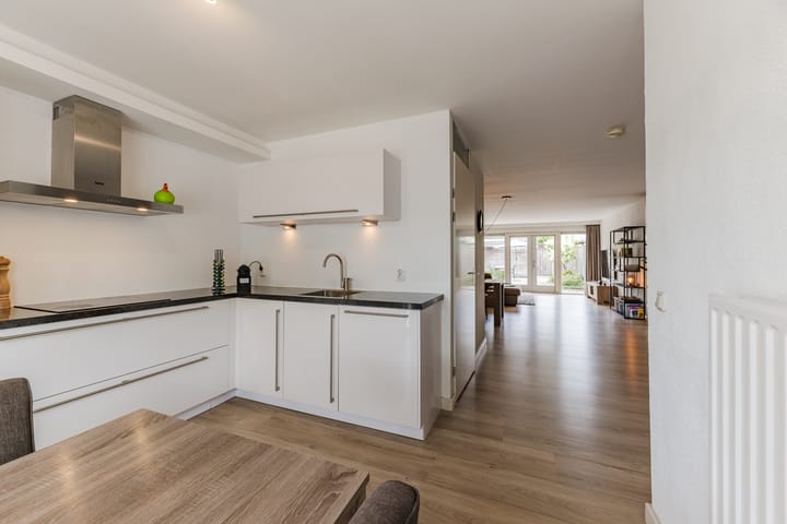 Tussenwoning te koop: Spakenburglaan 110, Tilburg