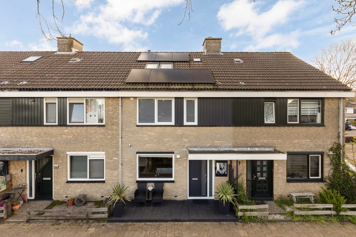 Tussenwoning te koop: Wanmolen 24, Hellevoetsluis