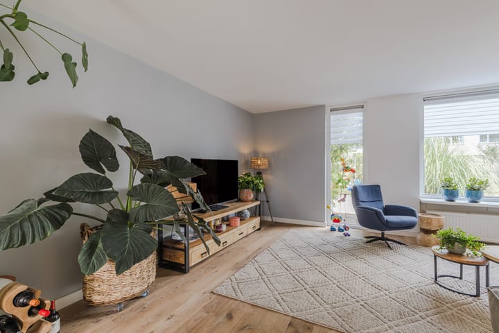 Tussenwoning te koop: Dijkmanzoet 84, Tiel