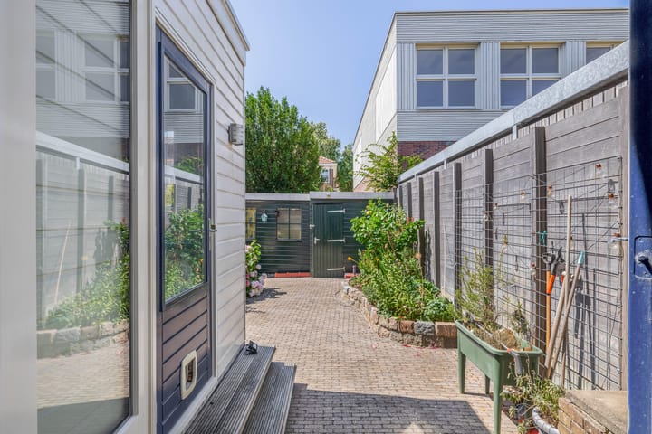 Hoekwoning te koop: J.C. van Wessemstraat 28, Zaandam