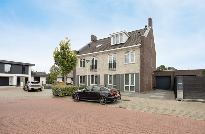 Twee-onder-één-kap te koop: Alexiastraat 2, St. Willebrord